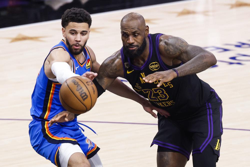 NBA东西部前十揭晓 雄鹿领衔榜首争夺激烈 十支球队无缘季后赛